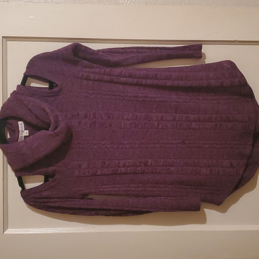 Plum Cold Shoulder Knit Long Sleeve Top!! EUC!!